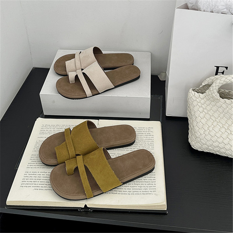 Niche Design Vintage Genuine Leather Toe Loop Flat Sandals Women Outdoor 2025 Summer New Forest One-Strap Slippers