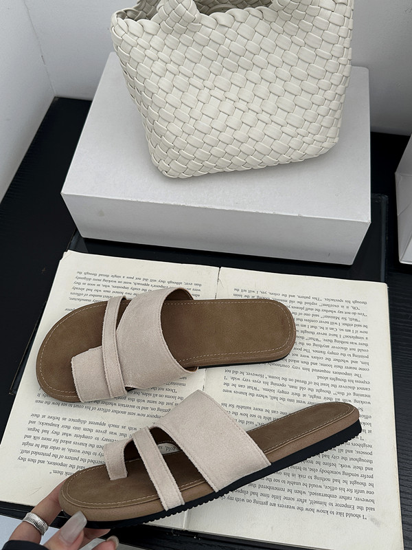 Niche Design Vintage Genuine Leather Toe Loop Flat Sandals Women Outdoor 2025 Summer New Forest One-Strap Slippers - Image 4