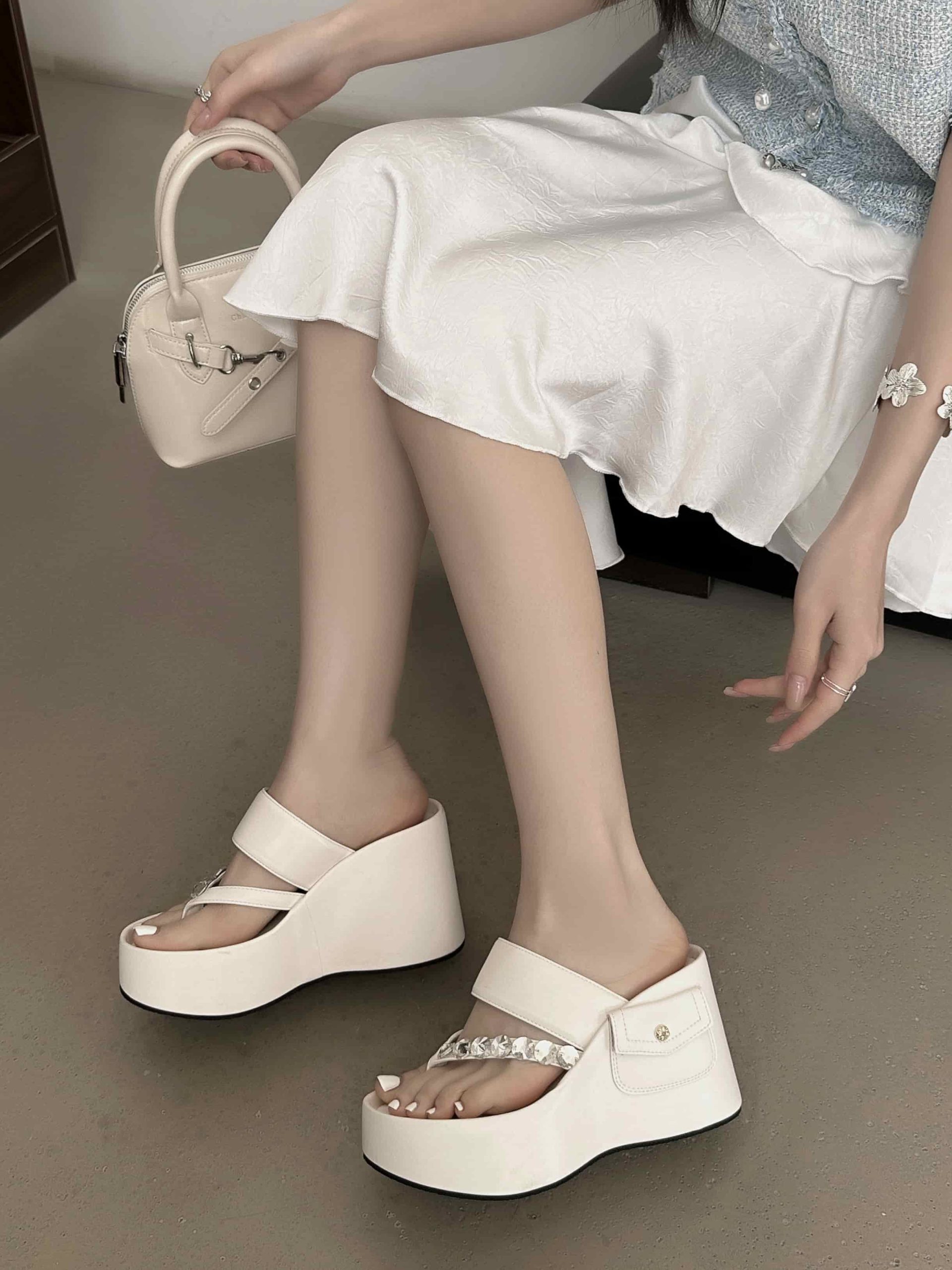 2025 Summer High Heel Toe Separator Flip Flops Women Rhinestone Platform Thick Sole Beach Slippers Wedge - Image 2