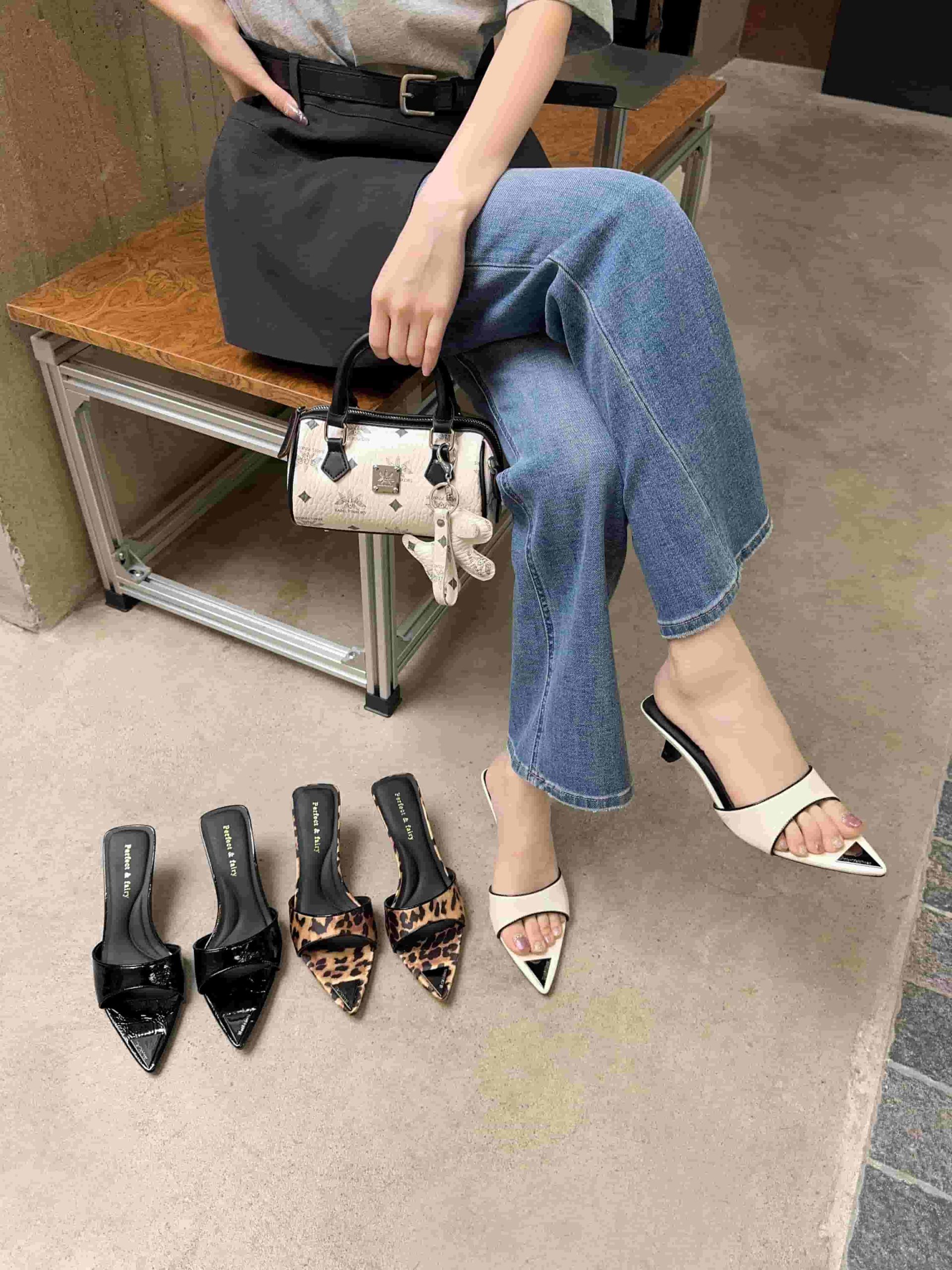 2025 New Pointed Toe Fashion Slippers