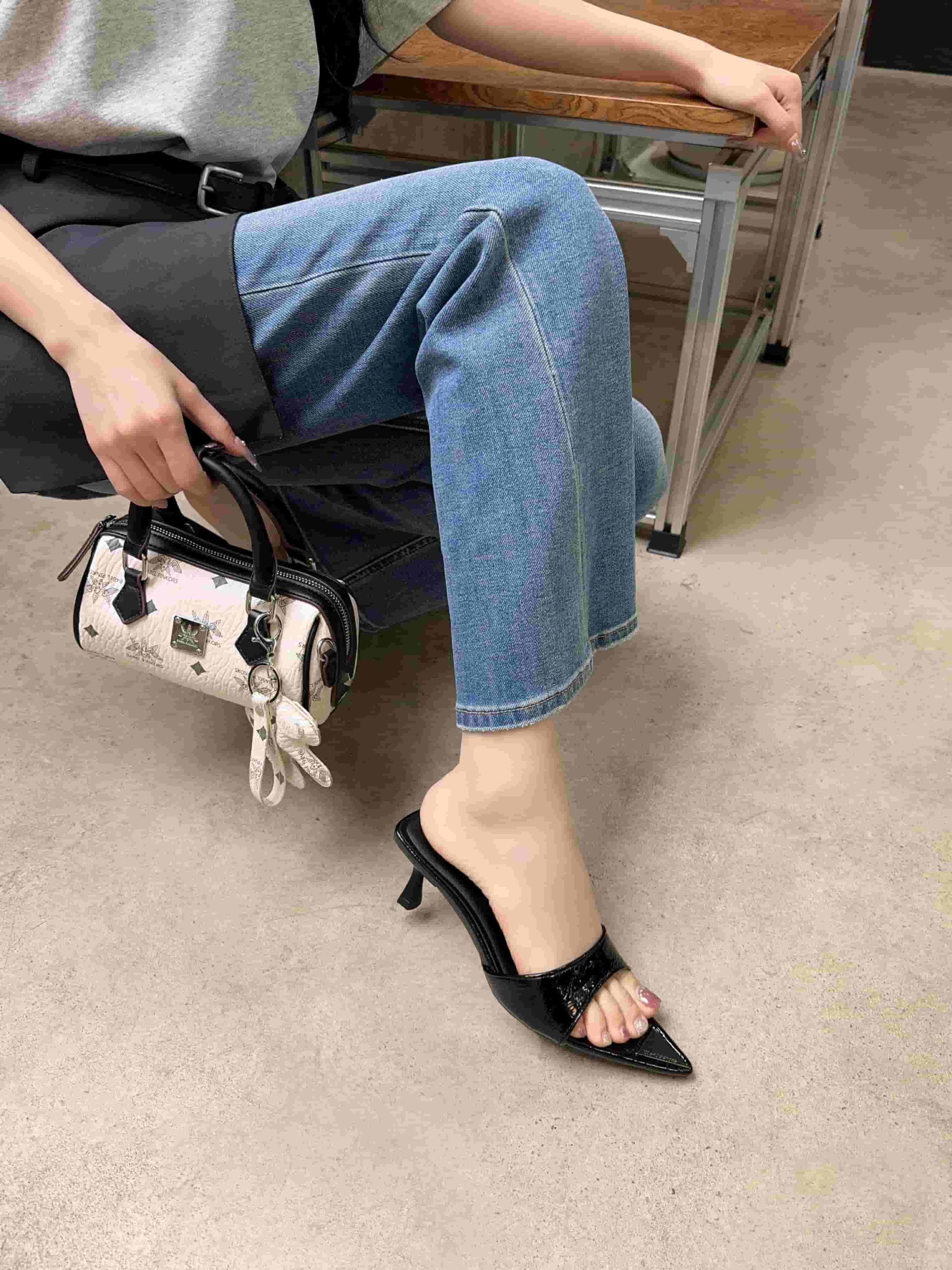 2025 New Pointed Toe Fashion Slippers - Image 2