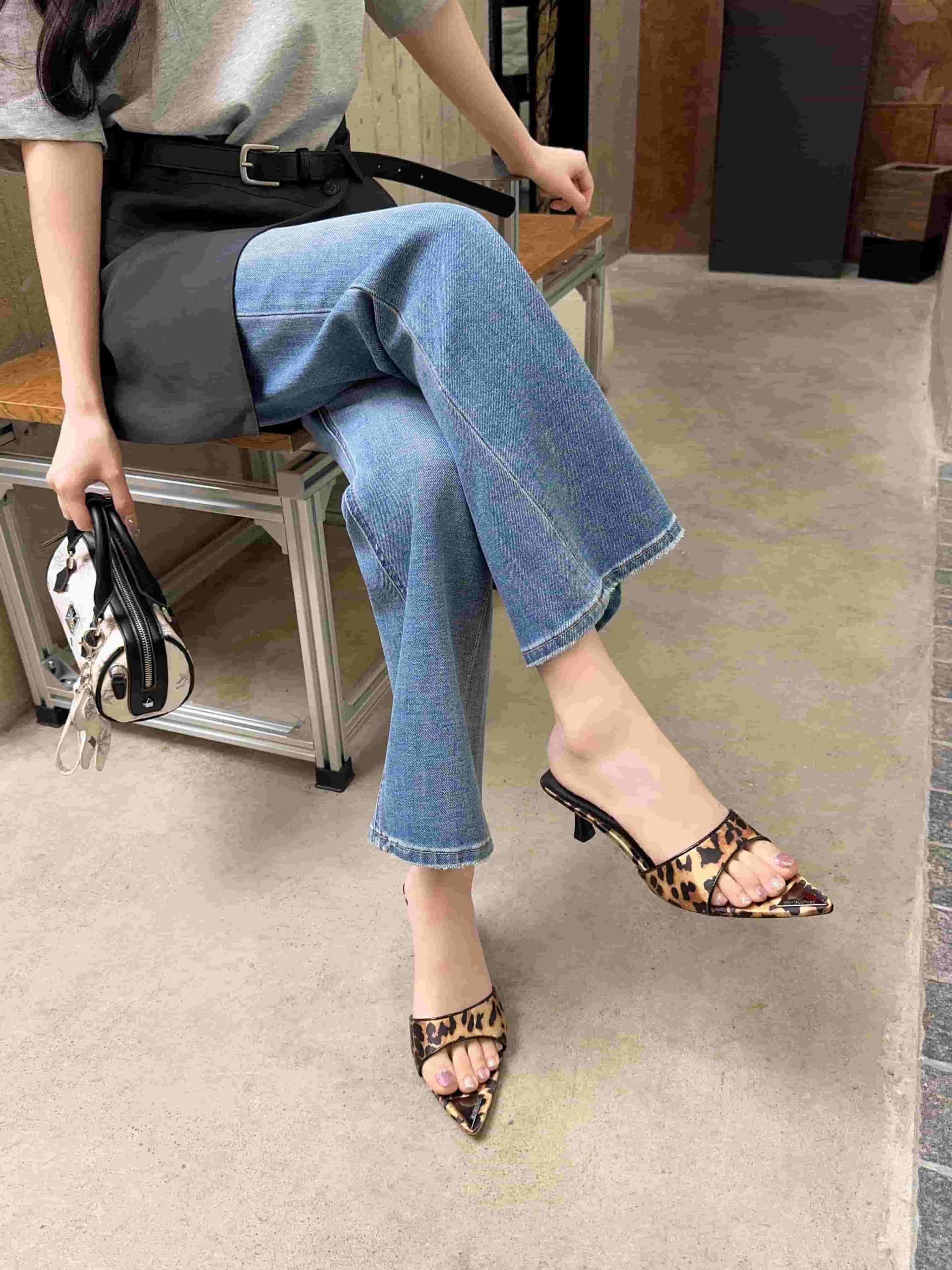 2025 New Pointed Toe Fashion Slippers - Image 3