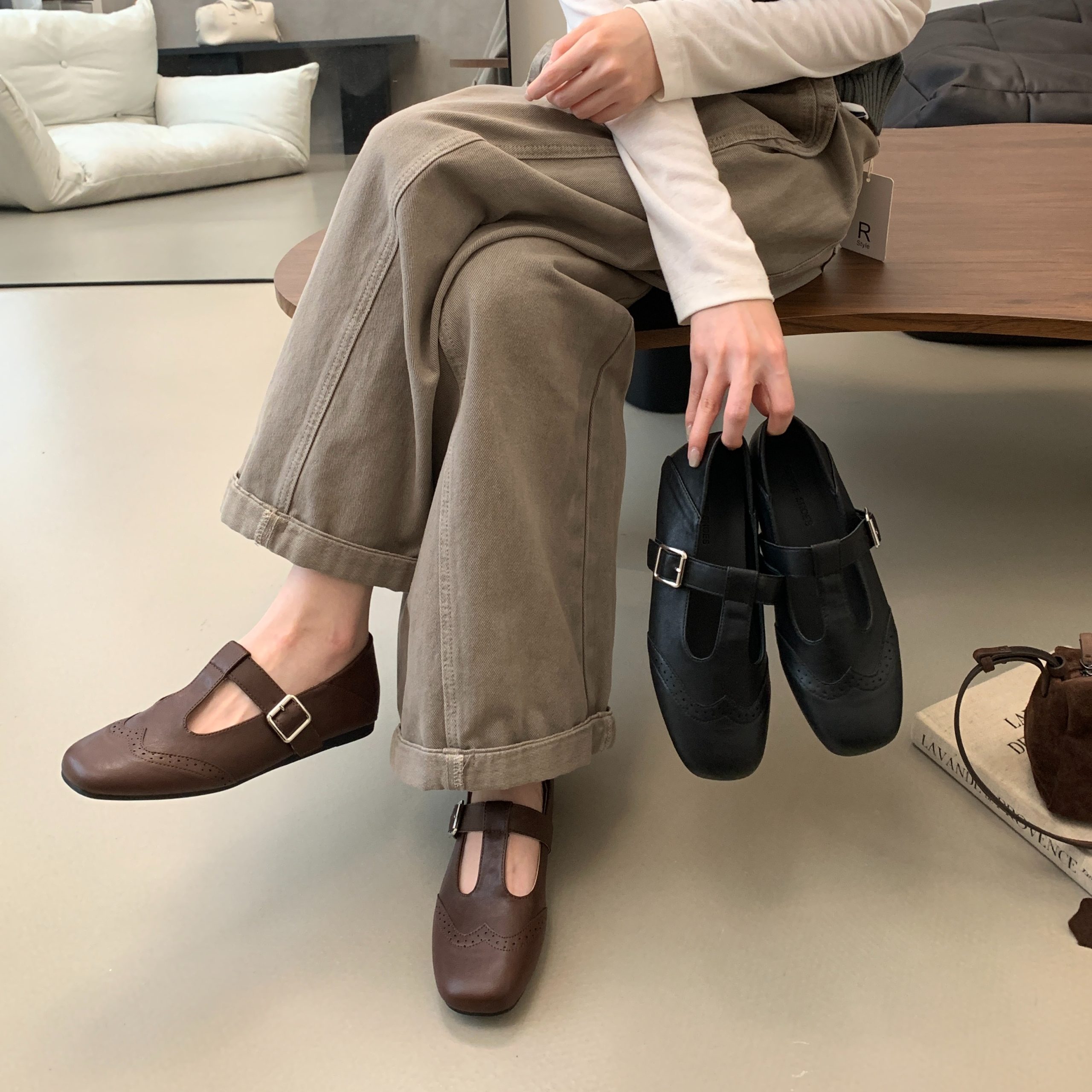 New Ultra-Soft Flat Mary Jane Brogue Carved Leather Shoes 2026 Autumn Low Top Square Toe Casual Shoes